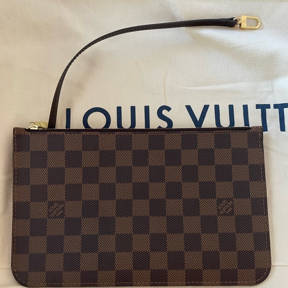 BRAND NEW Authentic Louis Vuitton Neverfull Wristlet